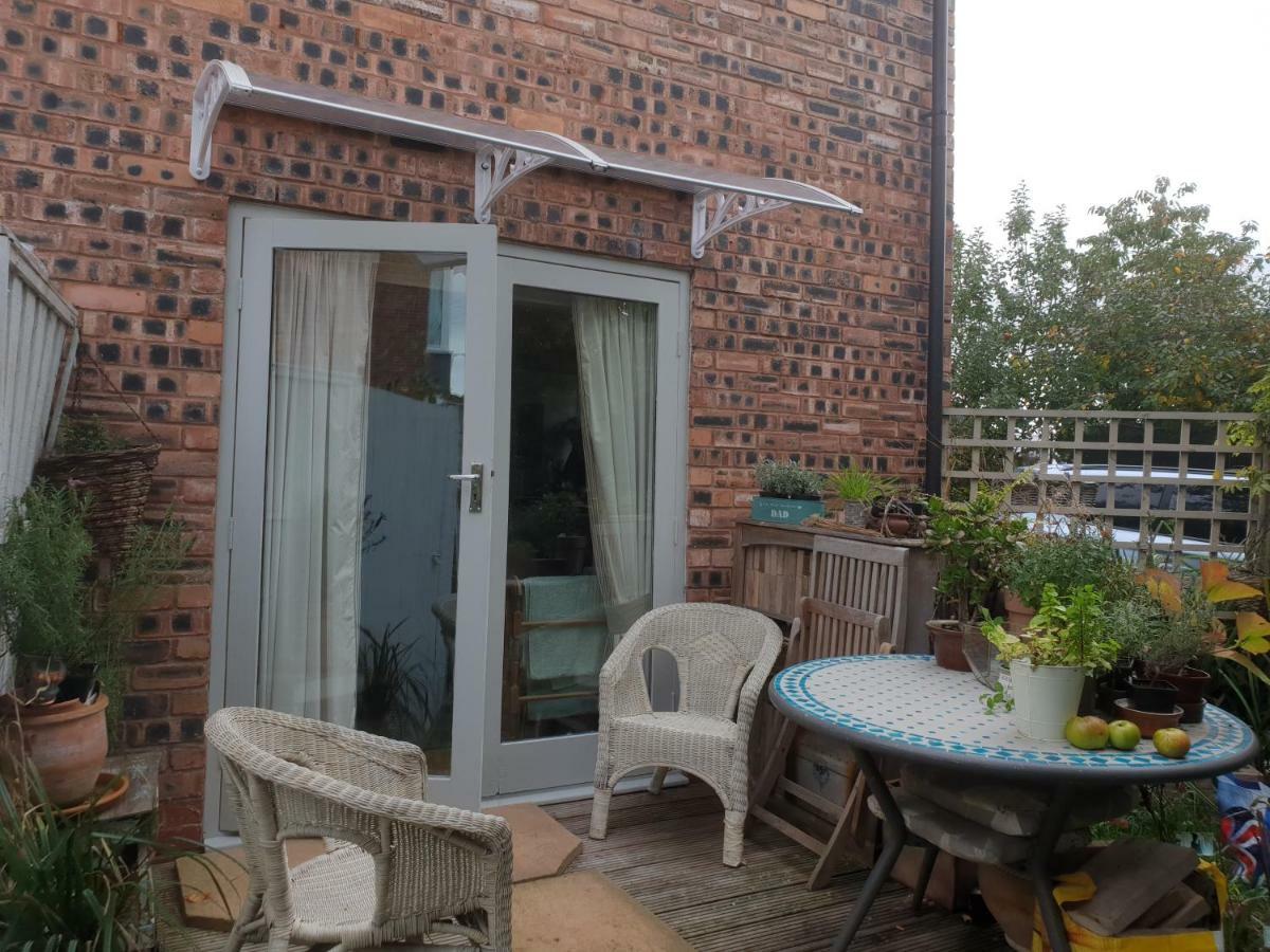 The Garden Room, Pets, Fridge Tv Chester Exterior foto
